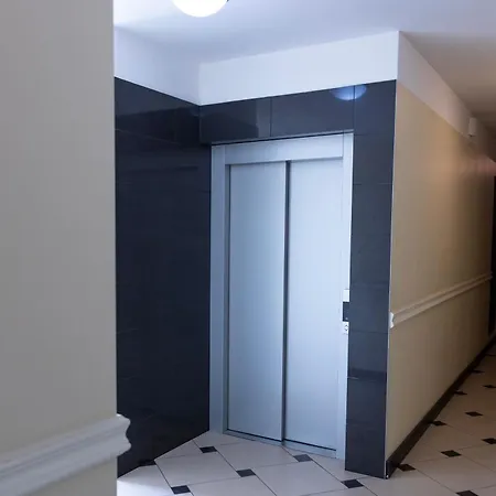 Apartament Na Osiedlu Paryskim, Podziemny Parking